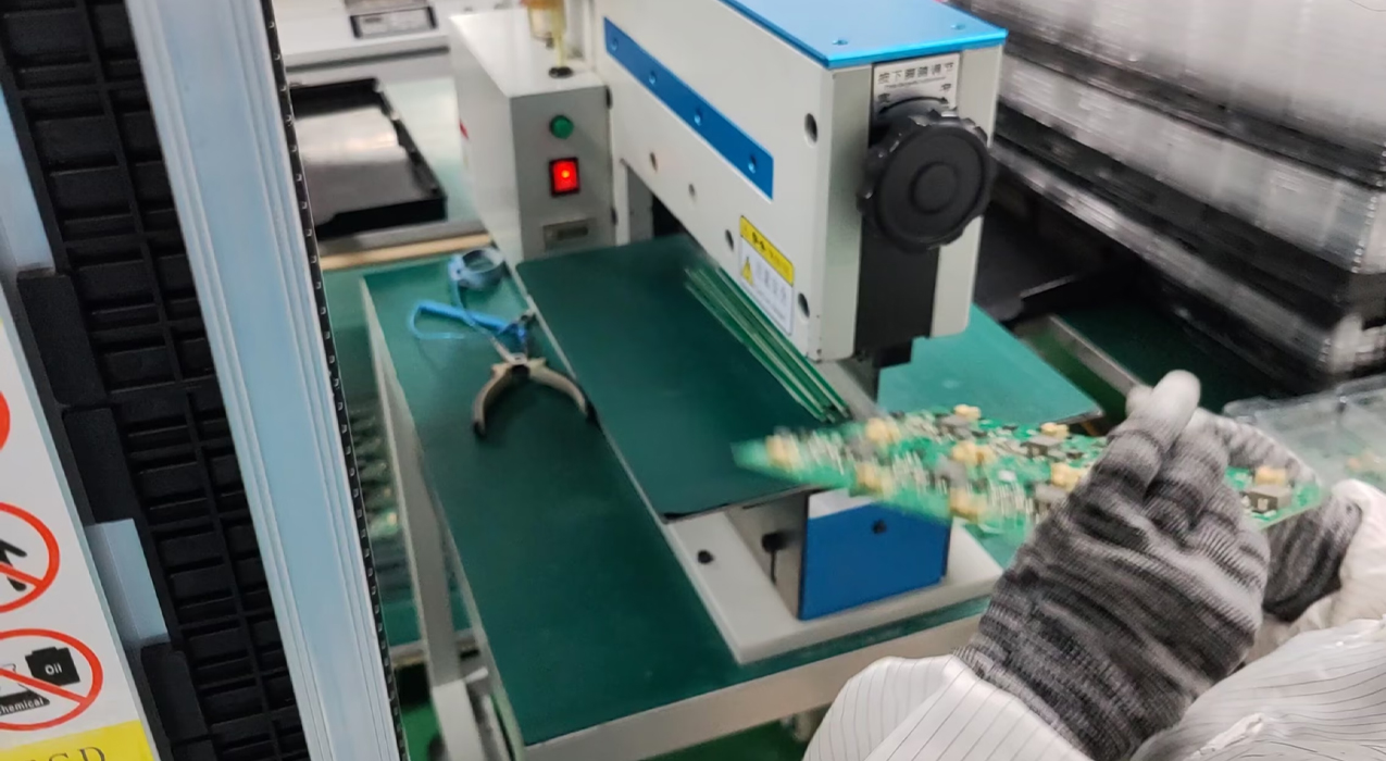 Guillotine panel video